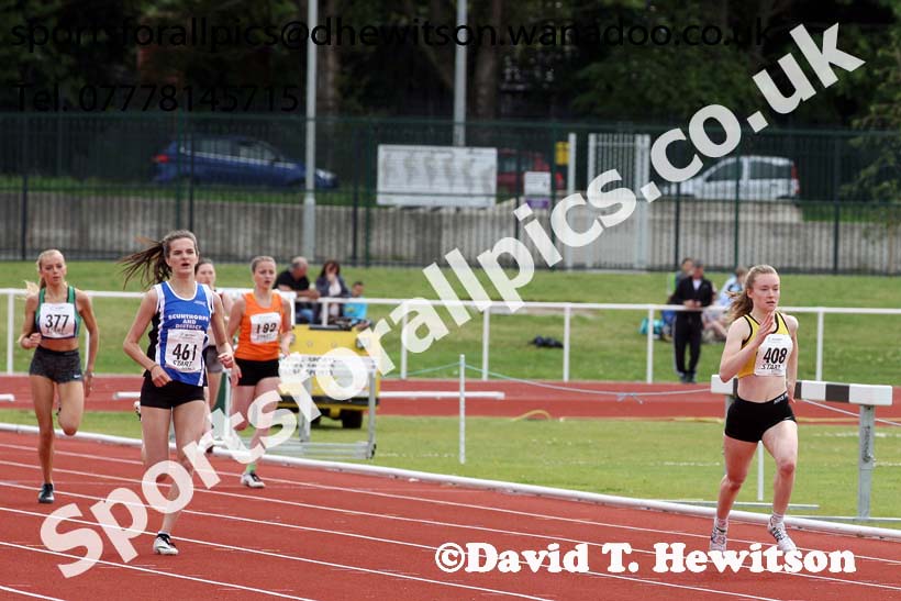 Womens under-17s 300 metres, Northern Under-13s, U-15s and 17s Championships. Photo: David T. Hewitson/Sports for All Pics